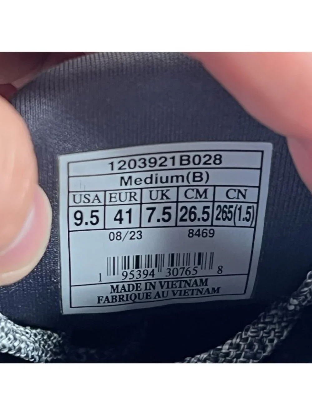 Brooks Cascadia 17 Trail Running Hiking Shoe Women Size 9.5 Grey Purple